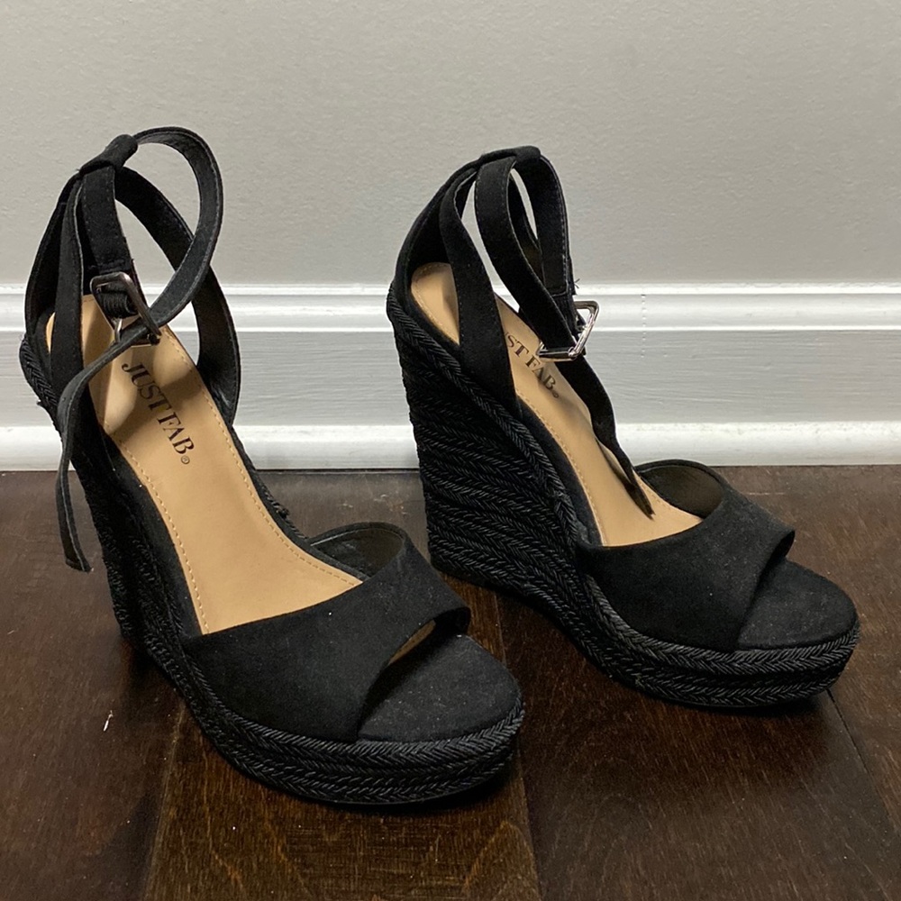 Black wedge size 6